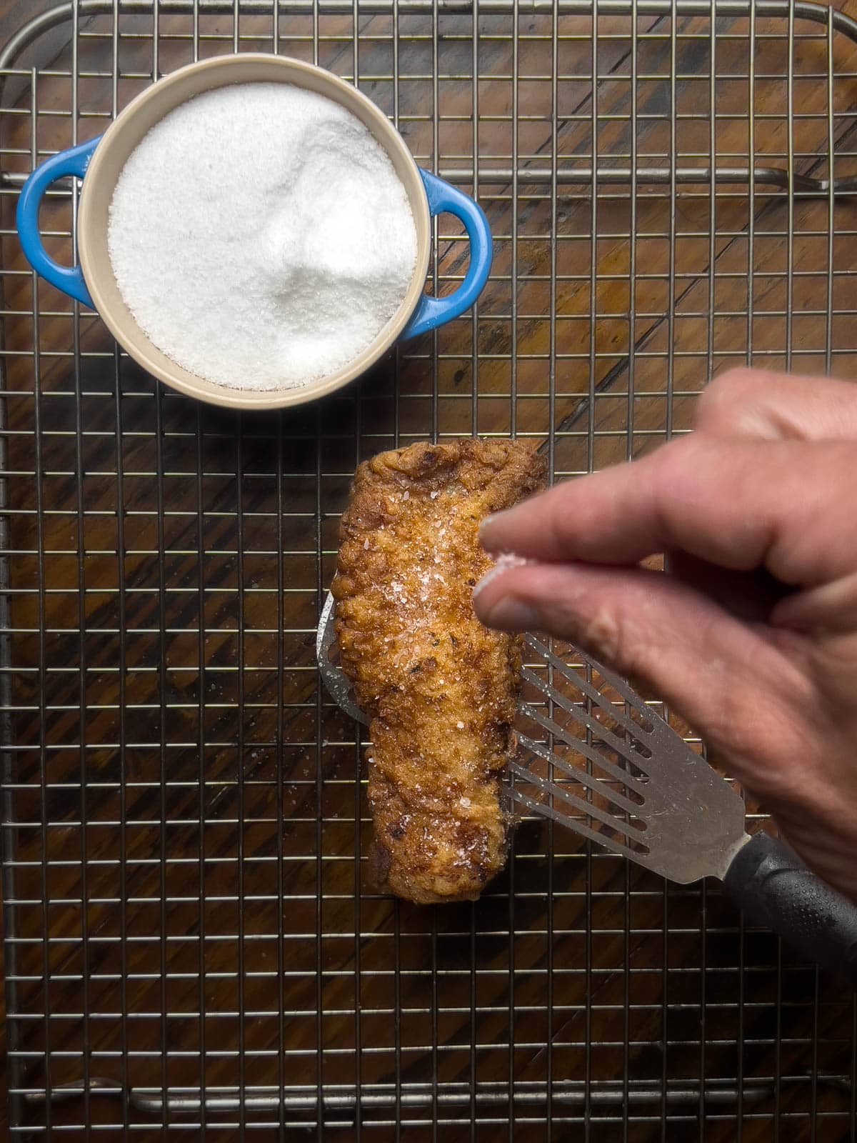 Seasoning fried catfish.