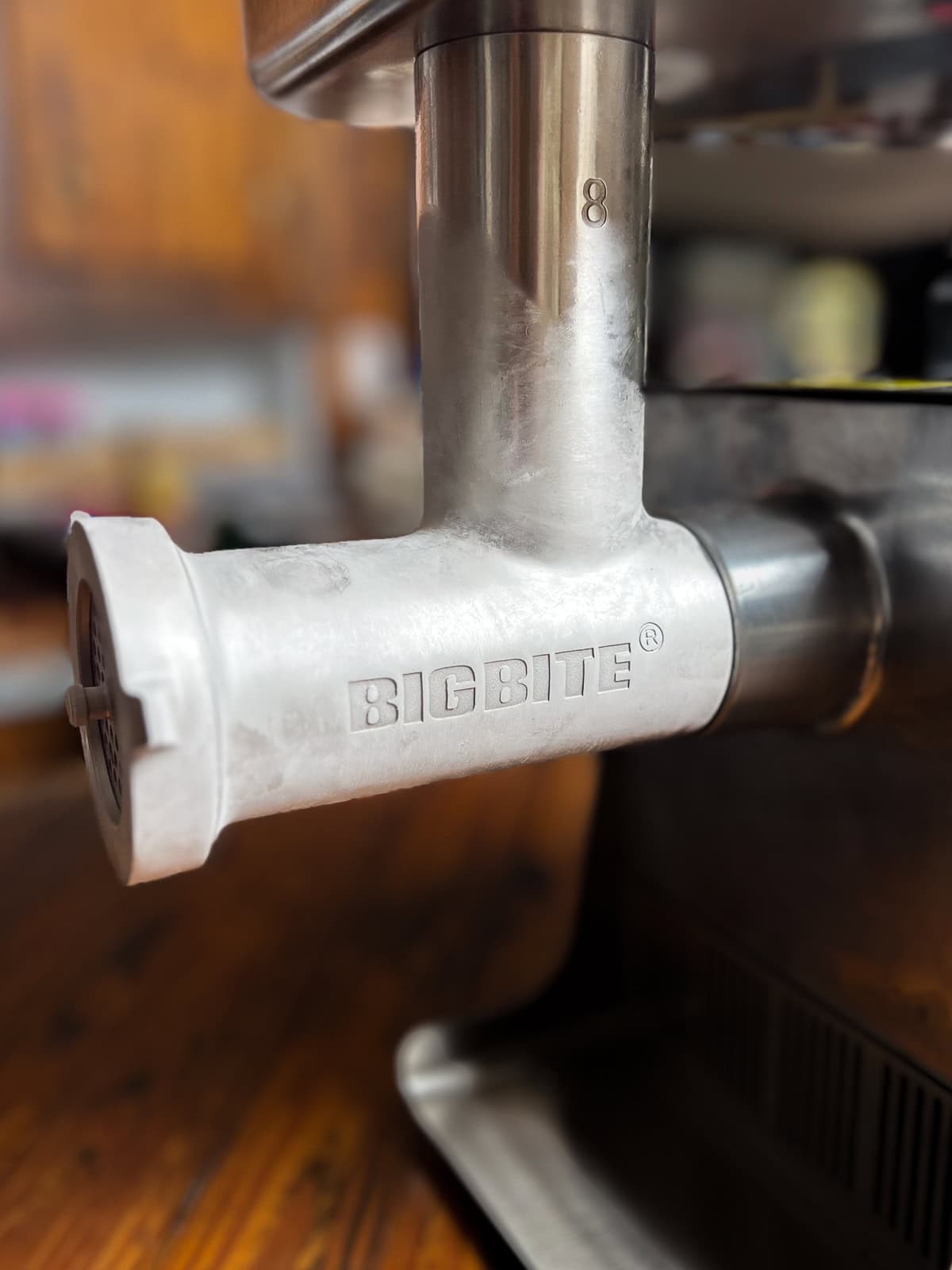 Chilled meat grinder